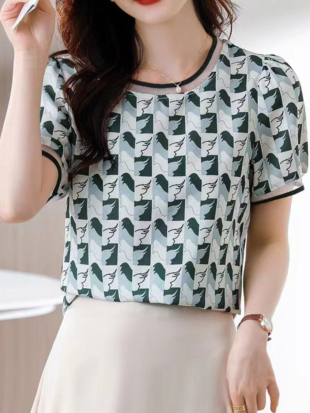 Well Tailored Shirt with a Graceful Silhouette