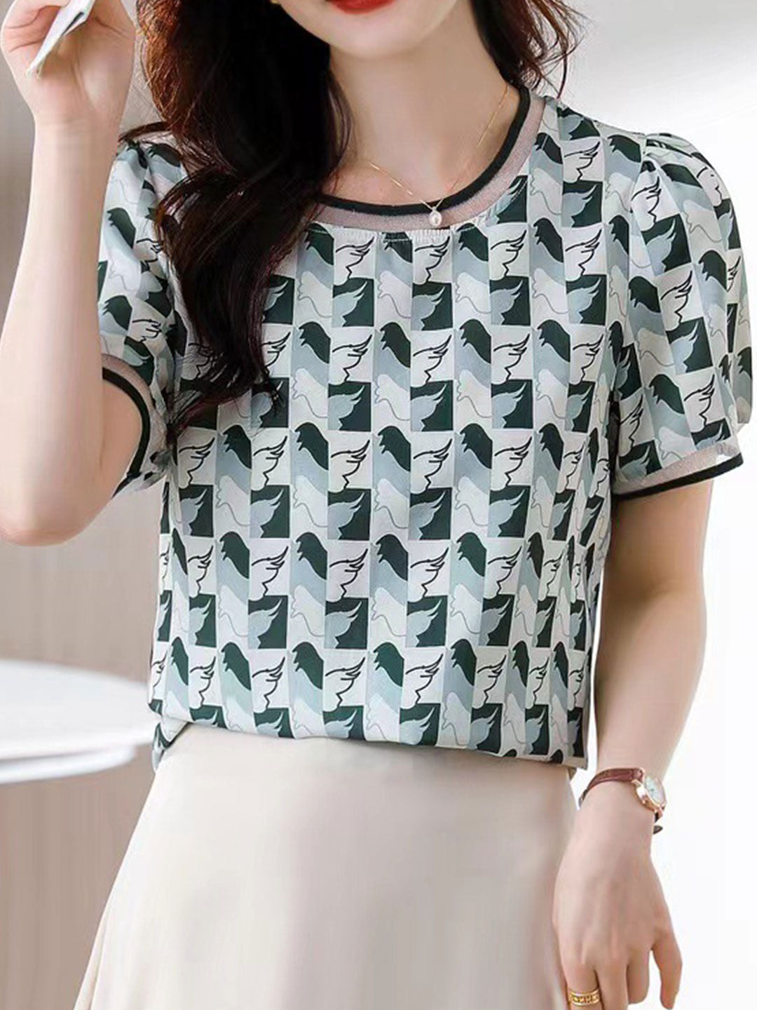 Well Tailored Shirt with a Graceful Silhouette