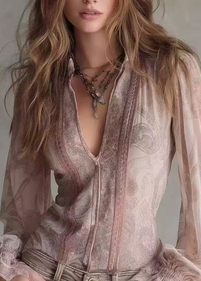 Classic Vintage Blouse with a Flattering Fit