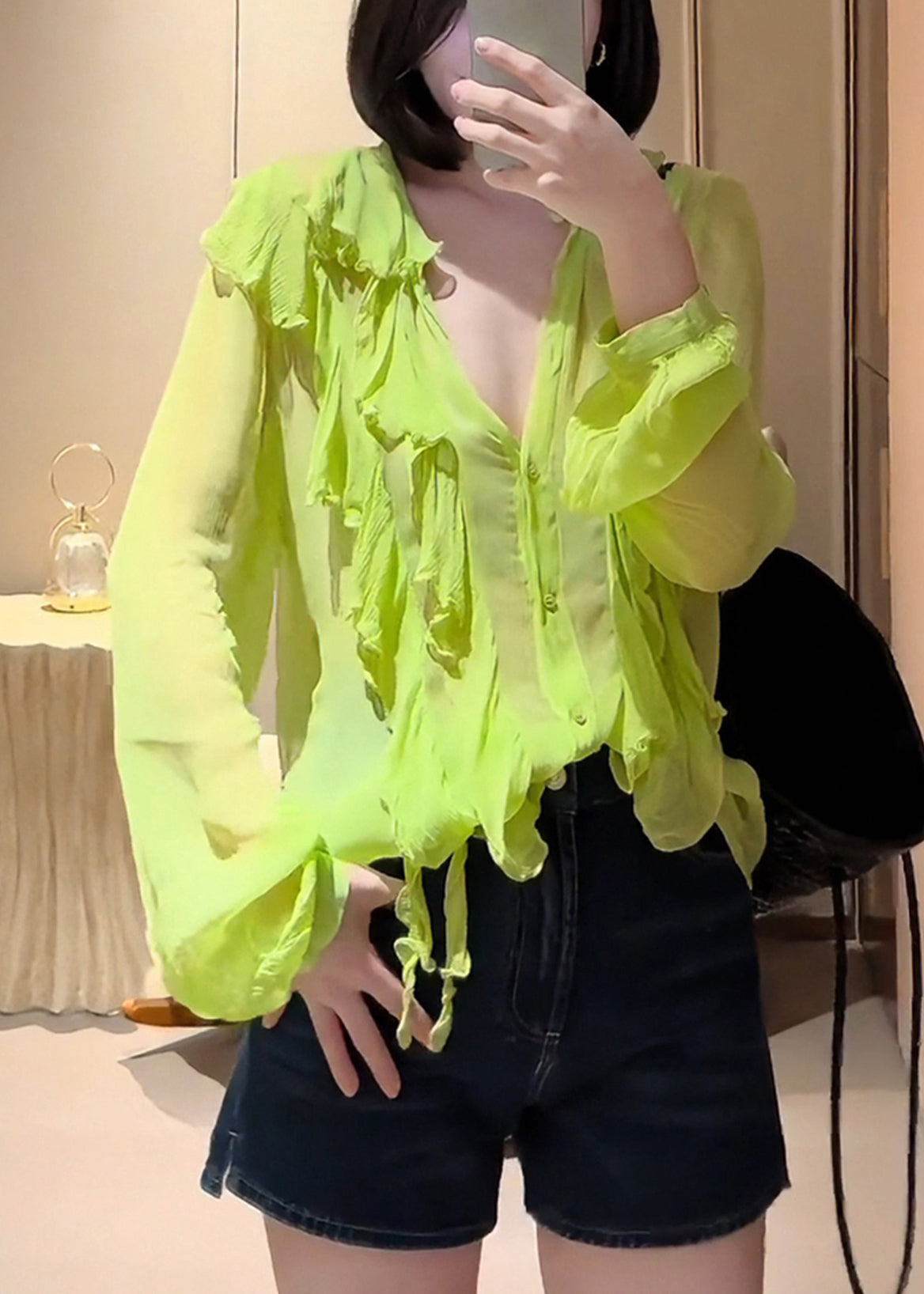Beautifully Finished Top in a Timeless Design
