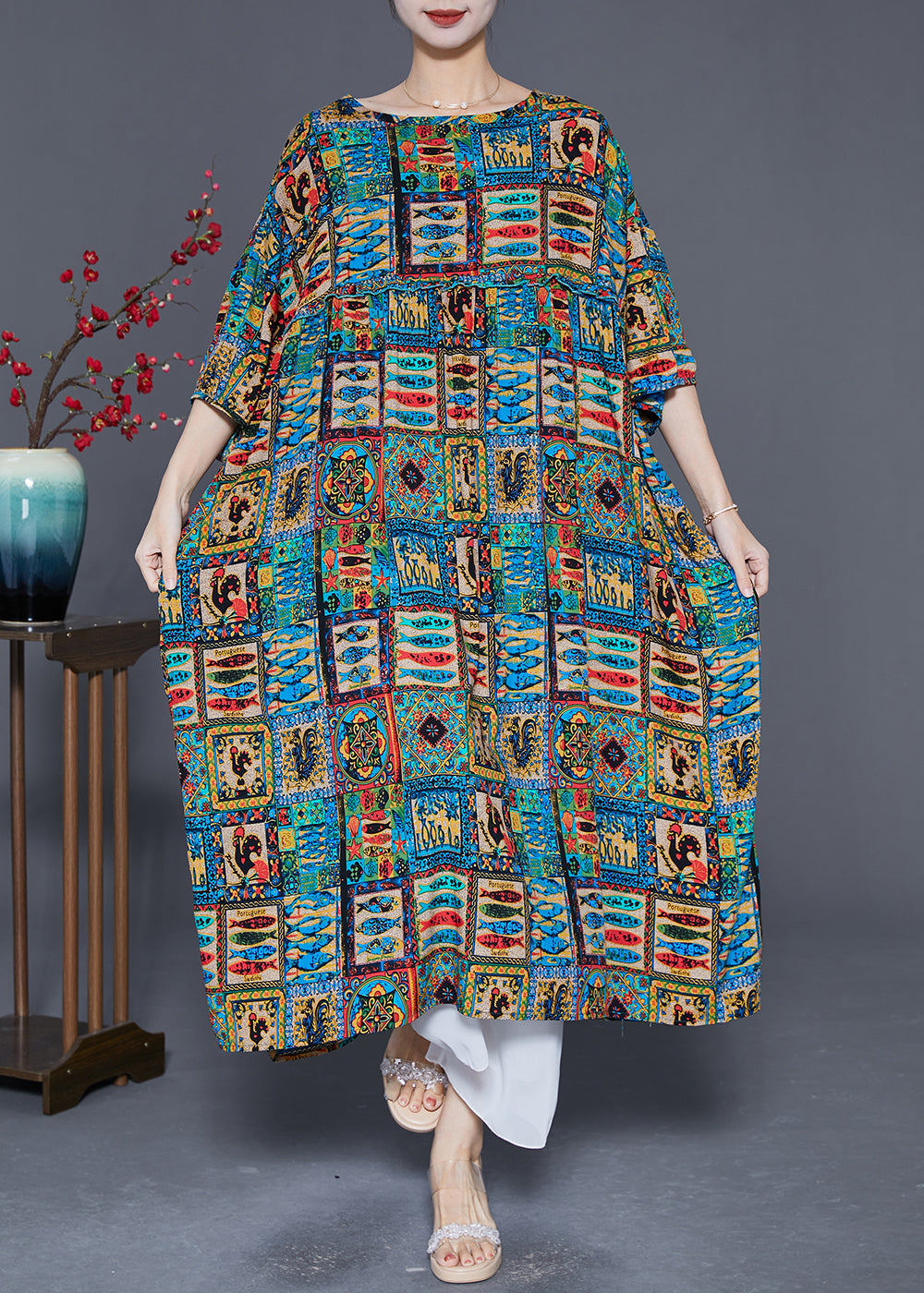 Beautifully Finished Dress in a Timeless Design