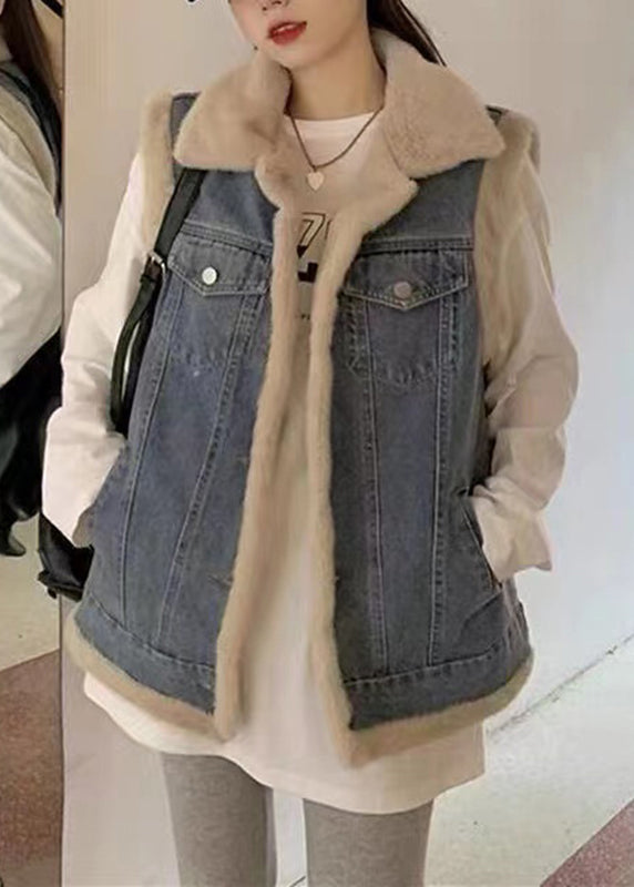 Beautifully Finished Coat in a Timeless Design