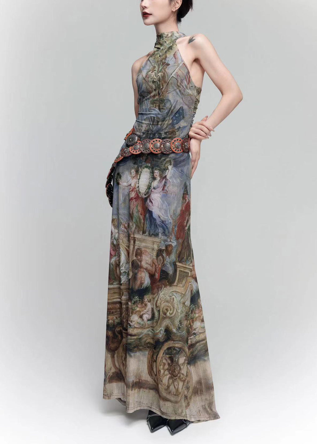 Effortlessly Elegant Dress with a Timeless Design