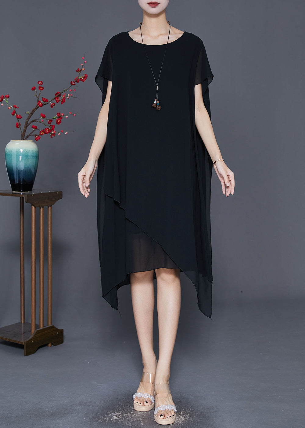 Well Tailored Dress with a Graceful Silhouette