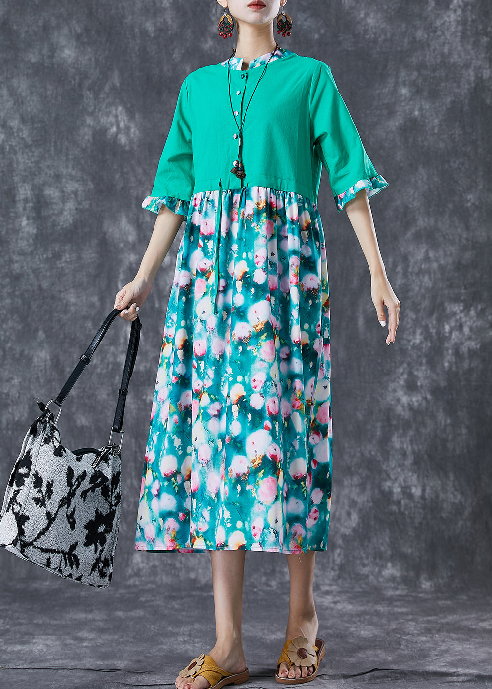 Beautifully Finished Dress in a Timeless Design