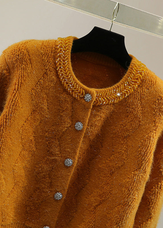 Well Tailored Sweater with a Graceful Silhouette