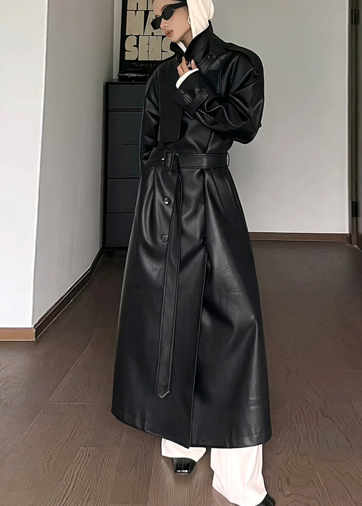 Well Tailored Coat with a Graceful Silhouette