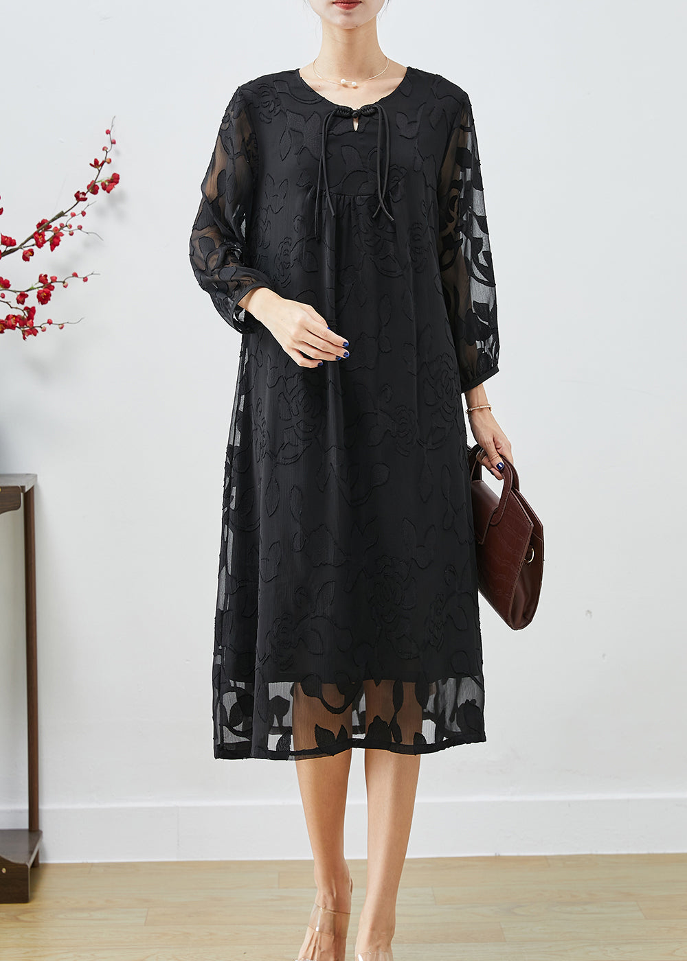 Effortlessly Elegant Dress with a Timeless Design