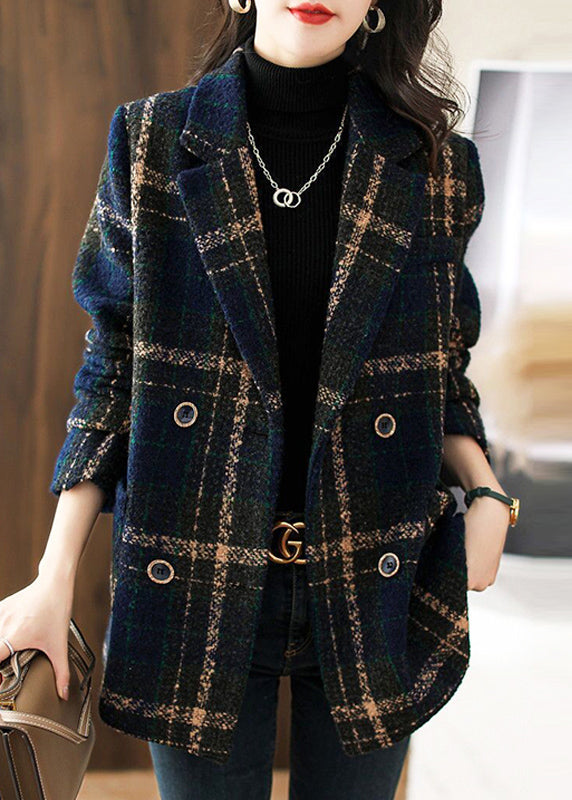 Well Tailored Coat with a Graceful Silhouette
