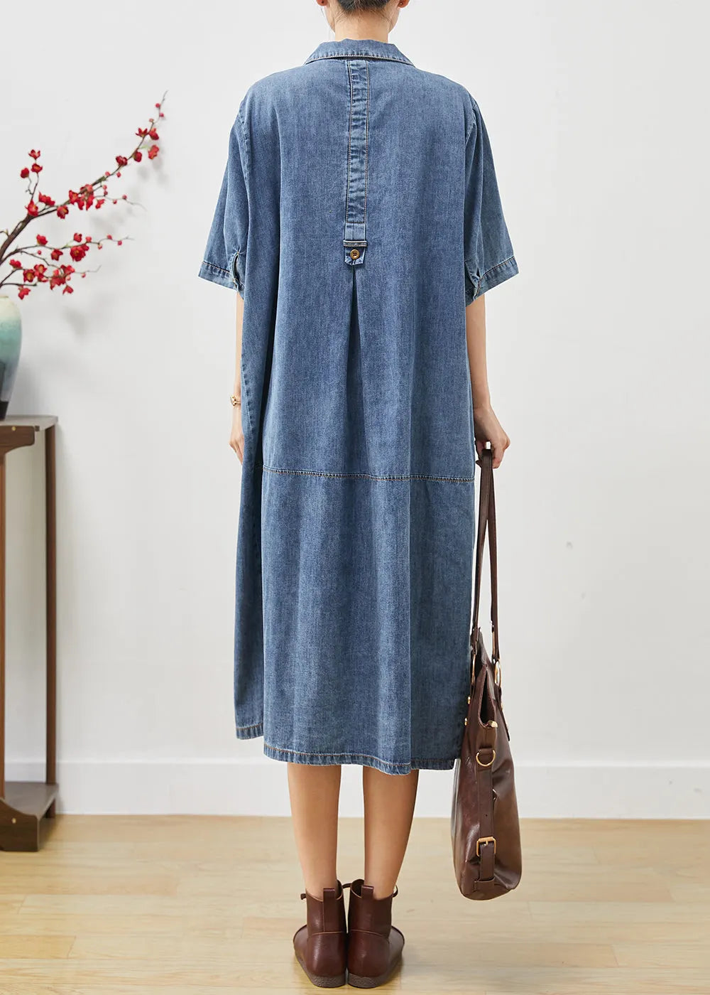 Effortlessly Elegant Dress with a Timeless Design