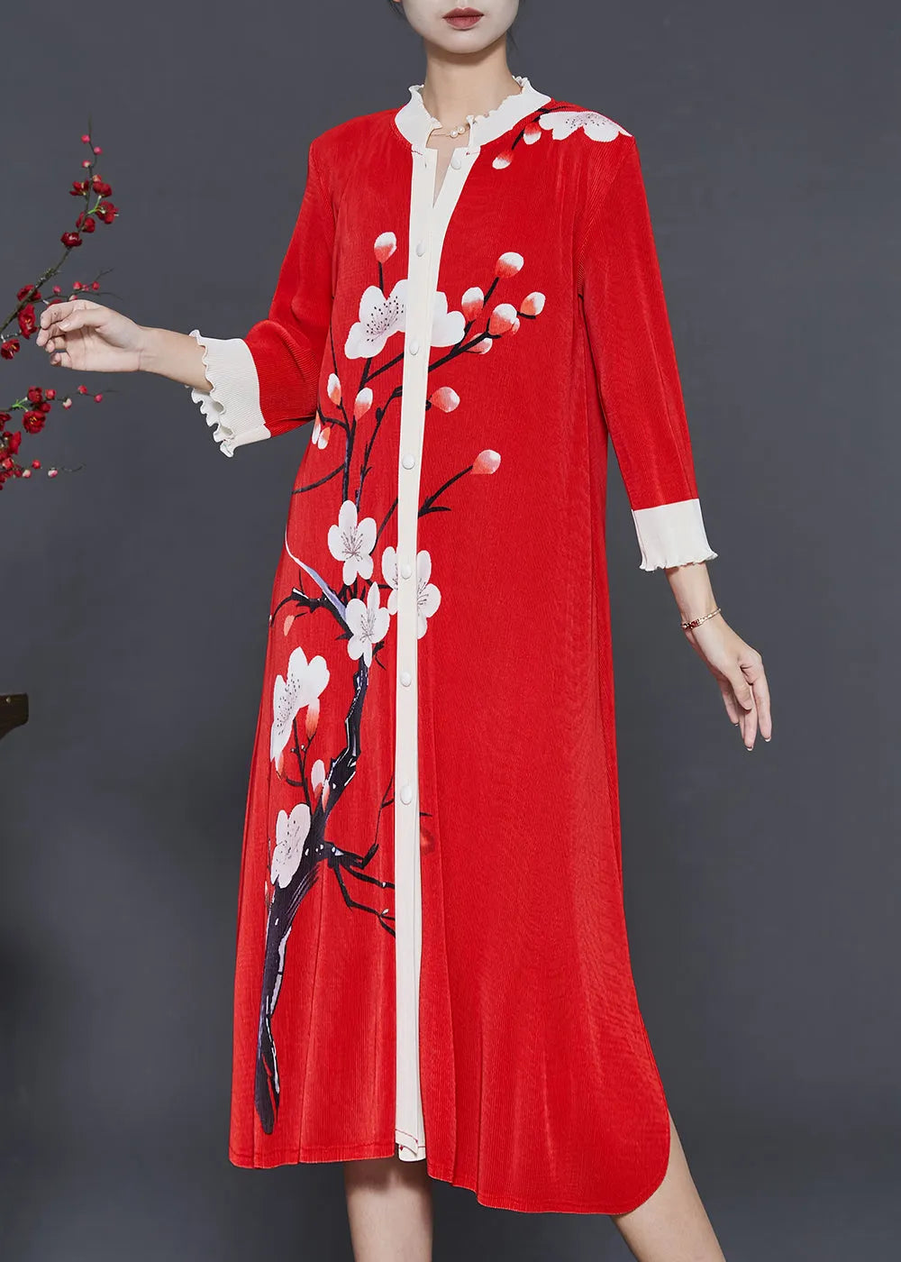 Beautifully Finished Dress in a Timeless Design