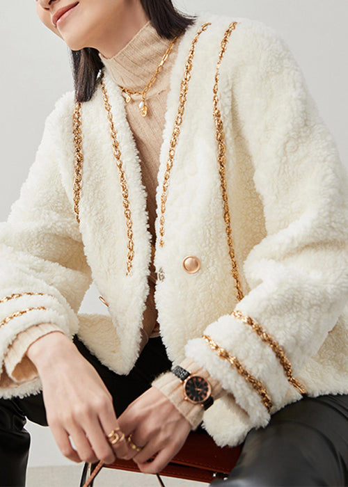 Well Tailored Coat with a Graceful Silhouette
