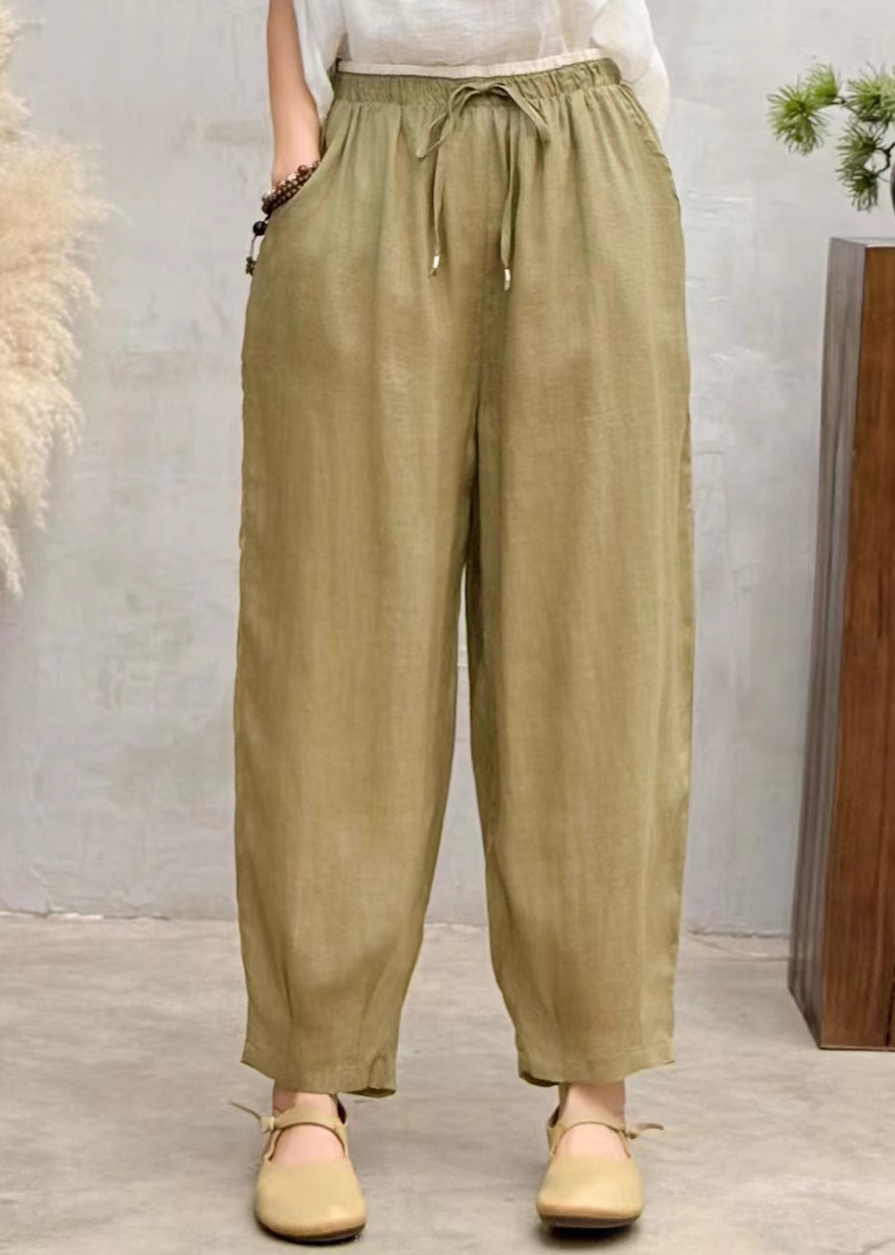 Well Tailored Pants with a Graceful Silhouette