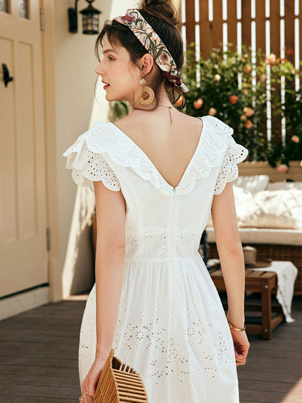 Effortlessly Elegant Dress with a Timeless Design