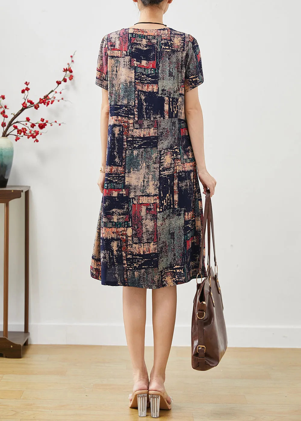 Effortlessly Elegant Dress with a Timeless Design