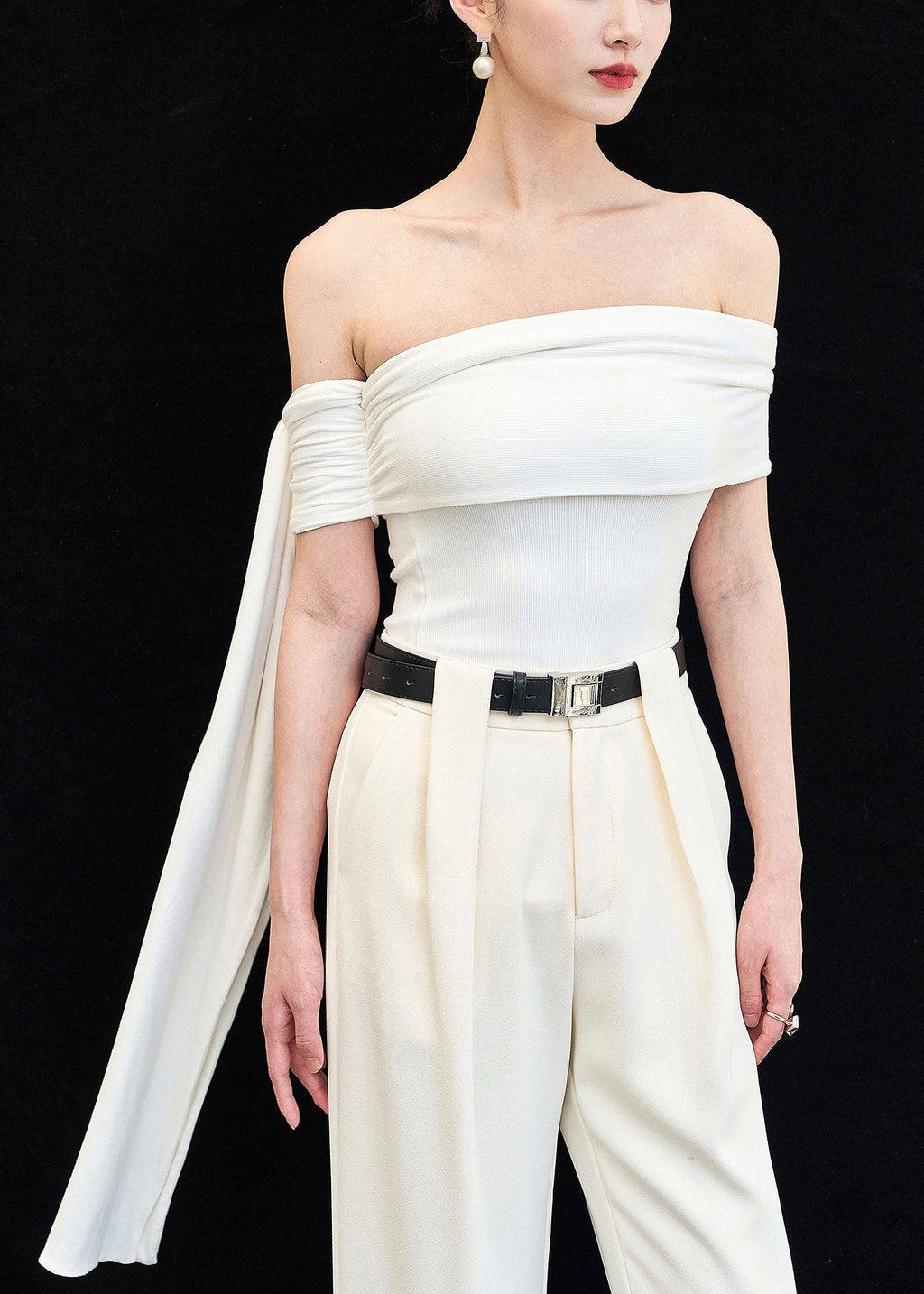 Well Tailored Top with a Graceful Silhouette