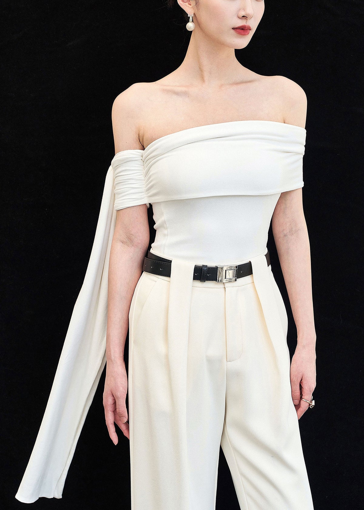 Well Tailored Top with a Graceful Silhouette
