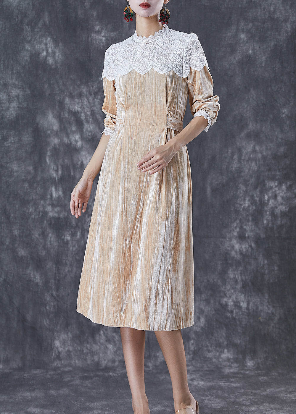 Beautifully Finished Dress in a Timeless Design
