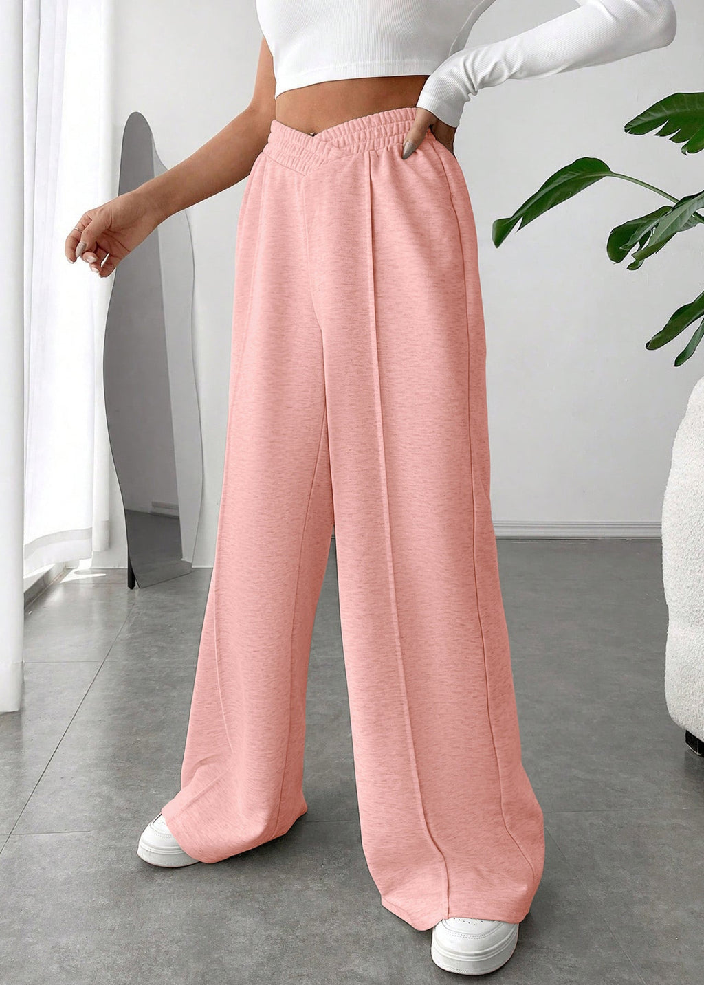 Well Tailored Pants with a Graceful Silhouette