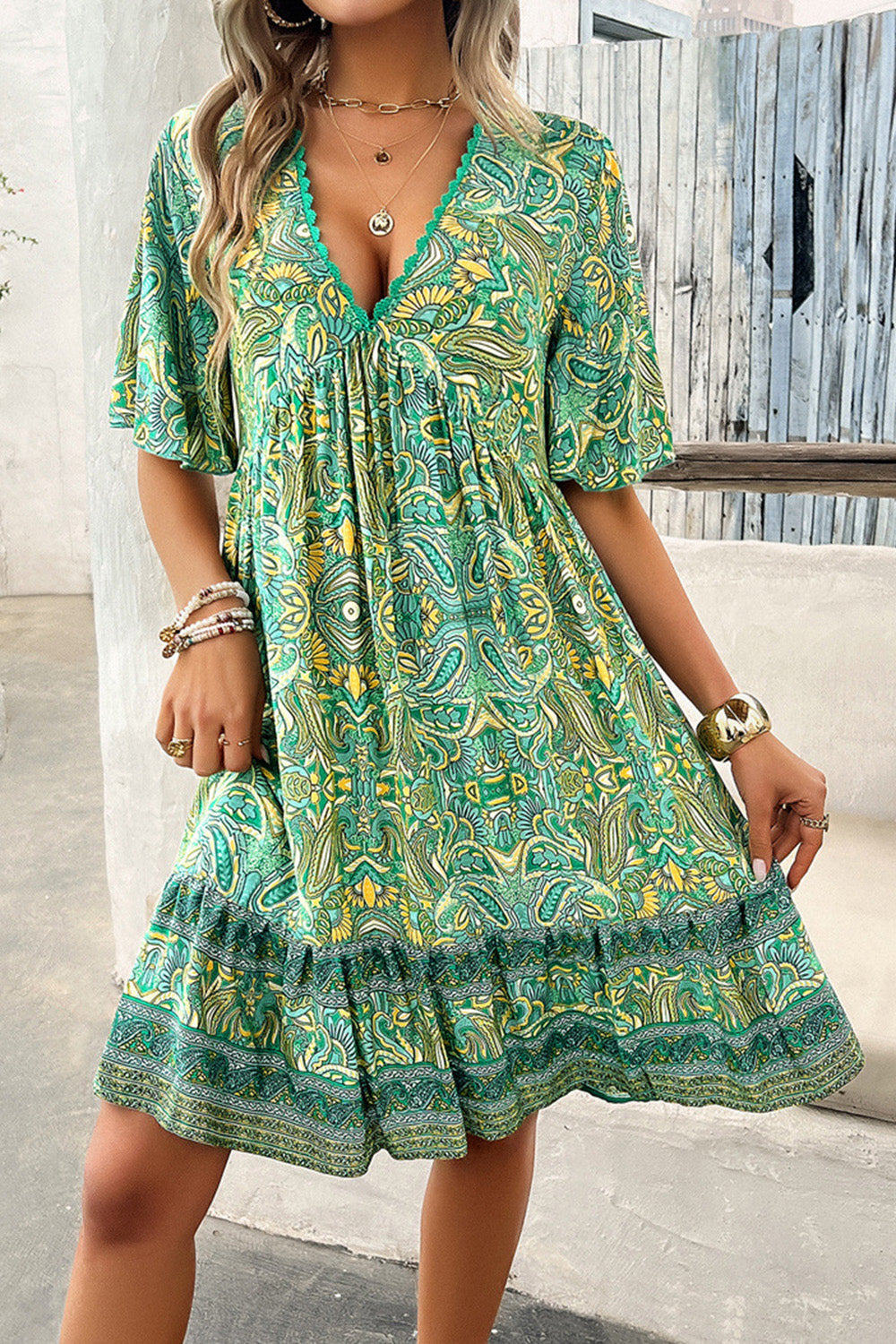 Beautifully Finished Dress in a Timeless Design