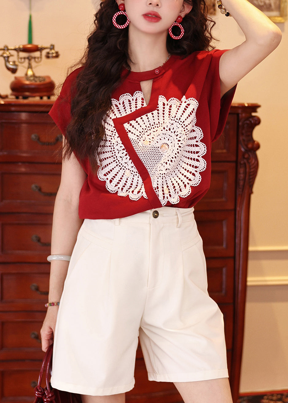 Well Tailored Top with a Graceful Silhouette