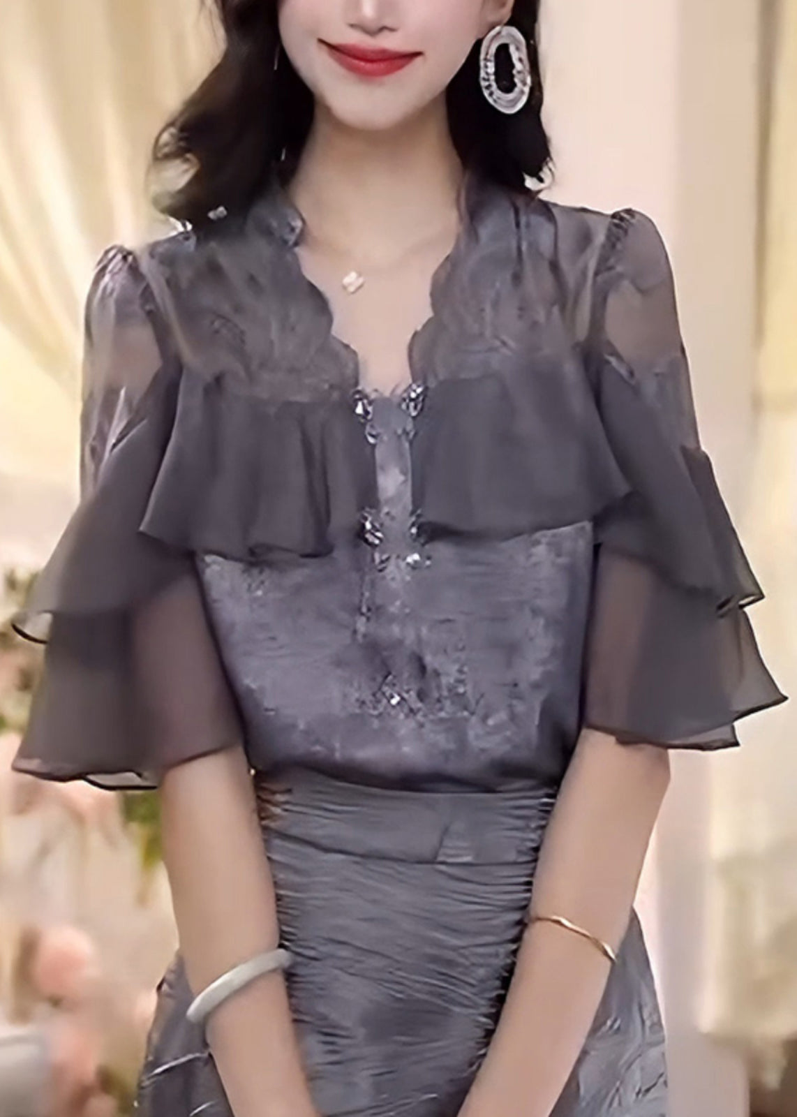 Well Tailored Shirt with a Graceful Silhouette