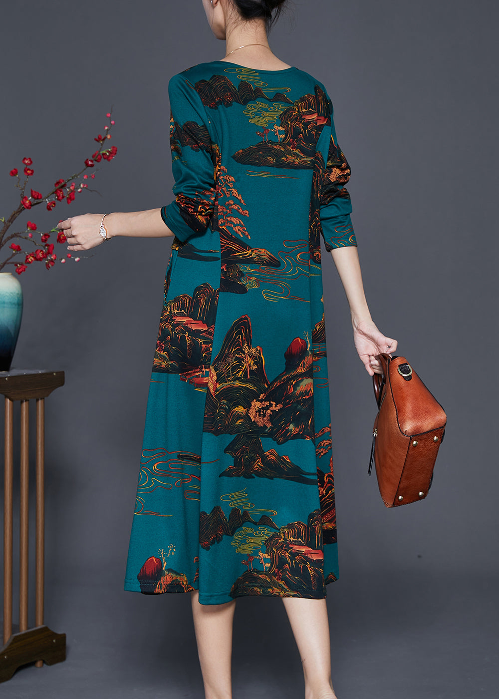 Effortlessly Elegant Dress with a Timeless Design