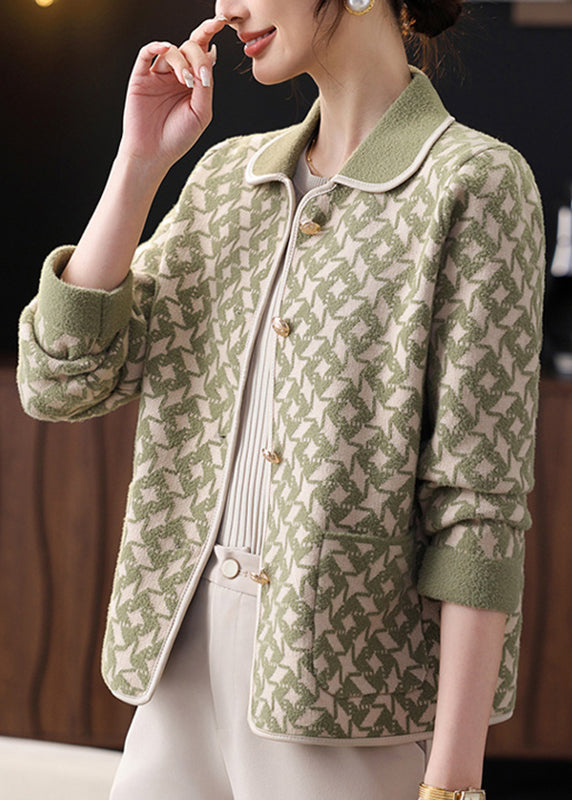 Effortlessly Elegant Coat with a Timeless Design