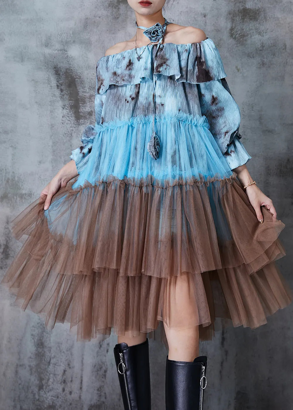 Beautifully Finished Dress in a Timeless Design