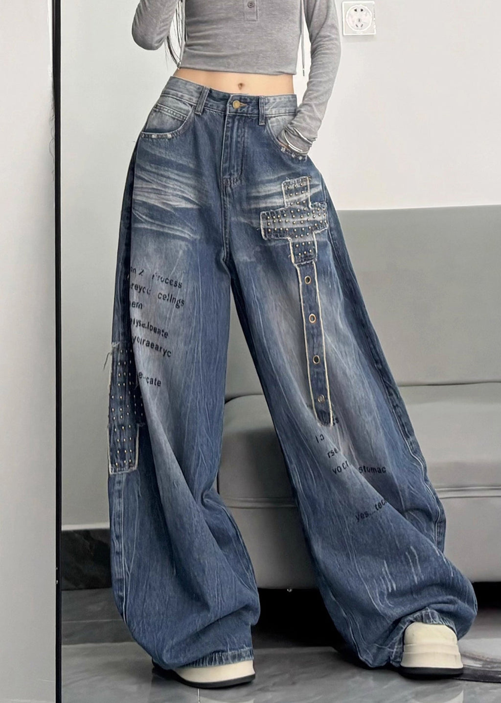 Effortlessly Elegant Pants with a Timeless Design