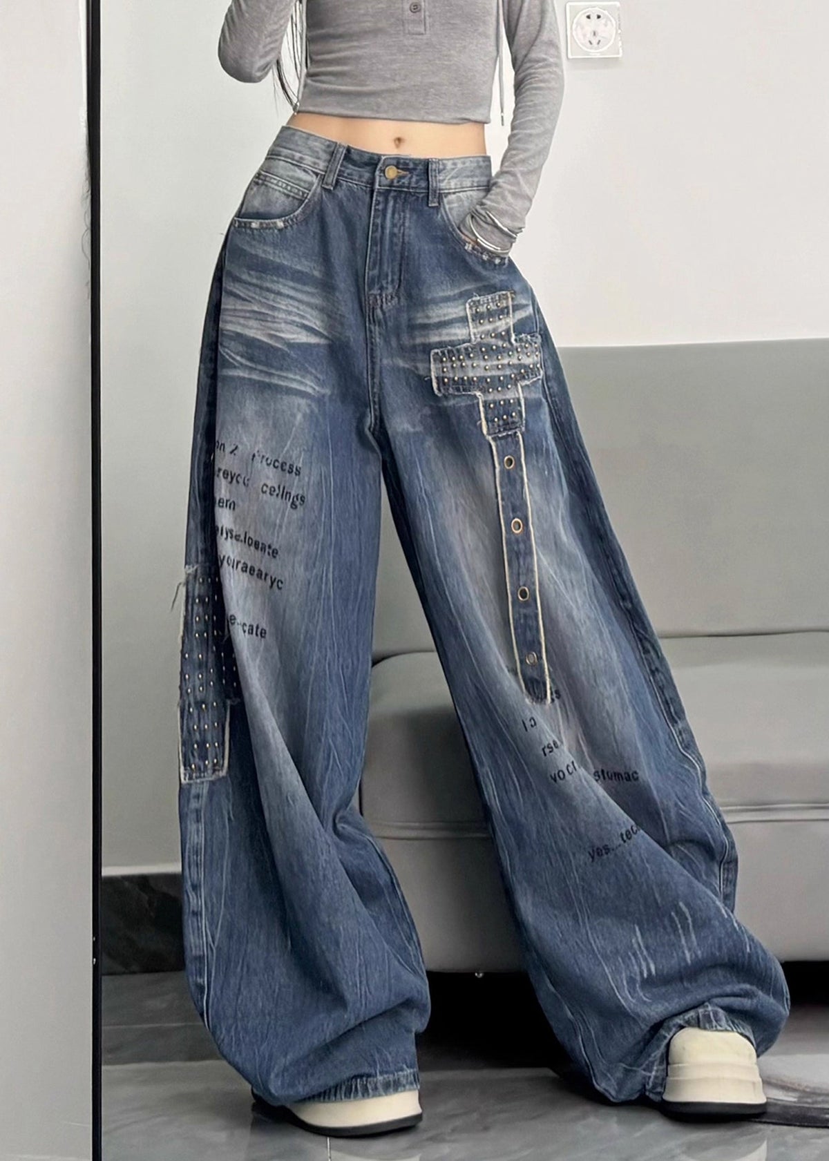Effortlessly Elegant Pants with a Timeless Design