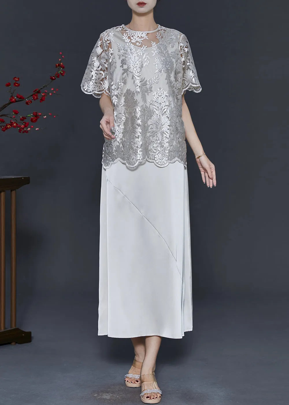 Effortlessly Elegant Dress with a Timeless Design