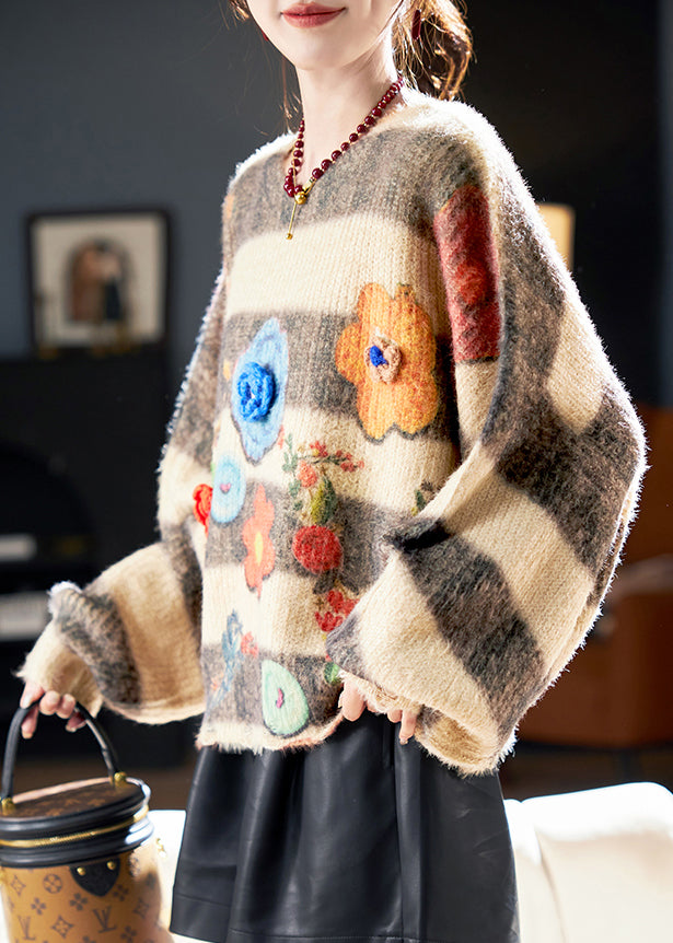 Effortlessly Elegant Sweater with a Timeless Design