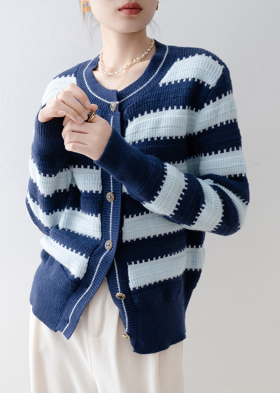 Effortlessly Elegant Cardigan with a Timeless Design