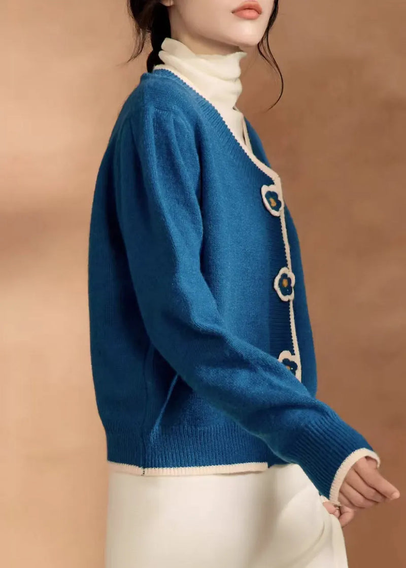 Classic Vintage Sweater with a Flattering Fit