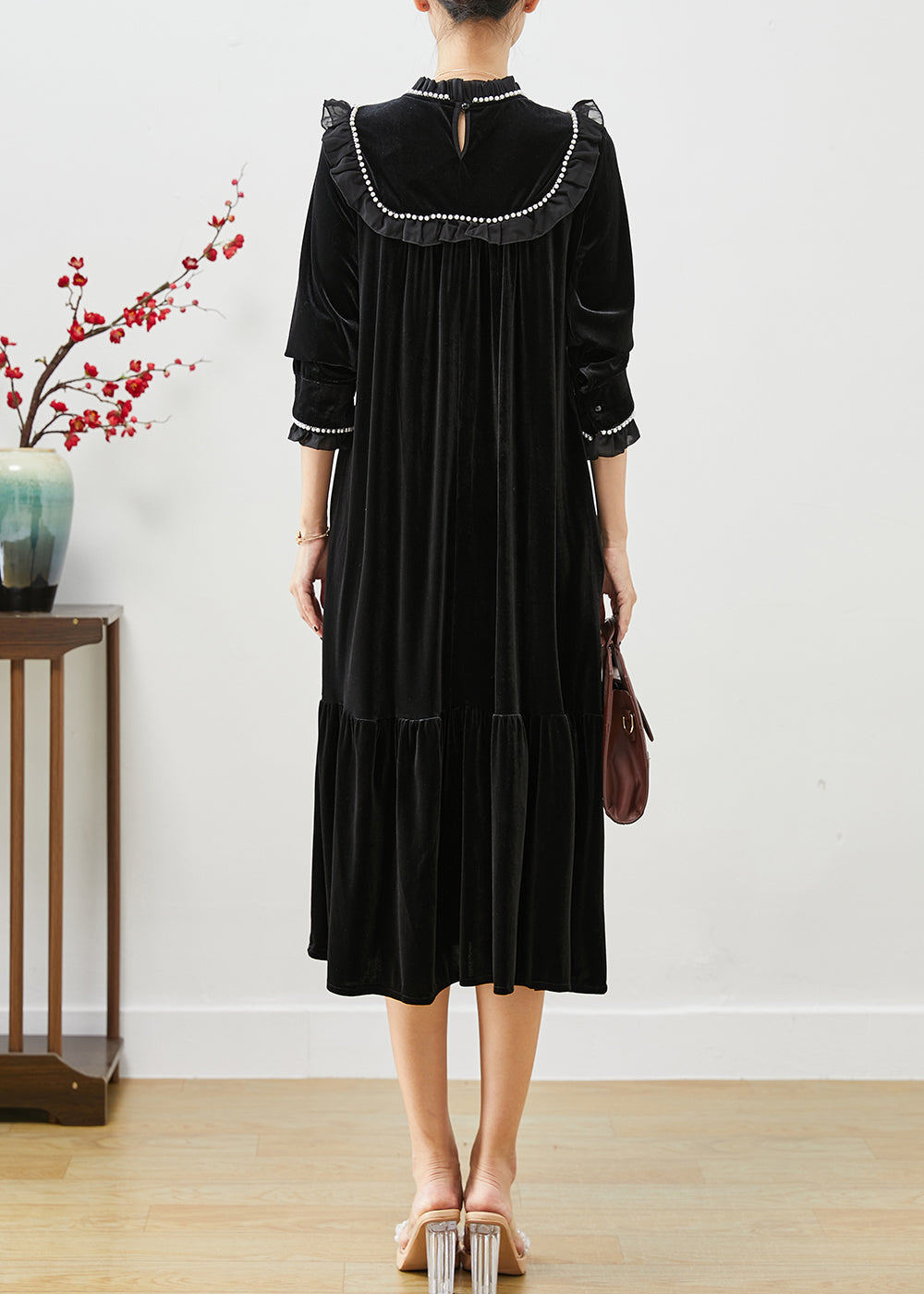 Beautifully Finished Dress in a Timeless Design