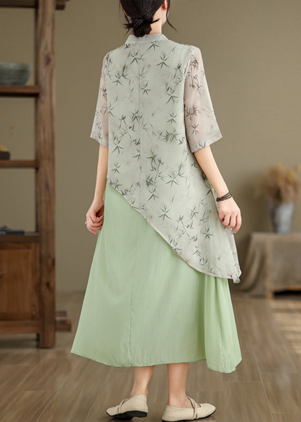 Classic Vintage Dress with a Flattering Fit