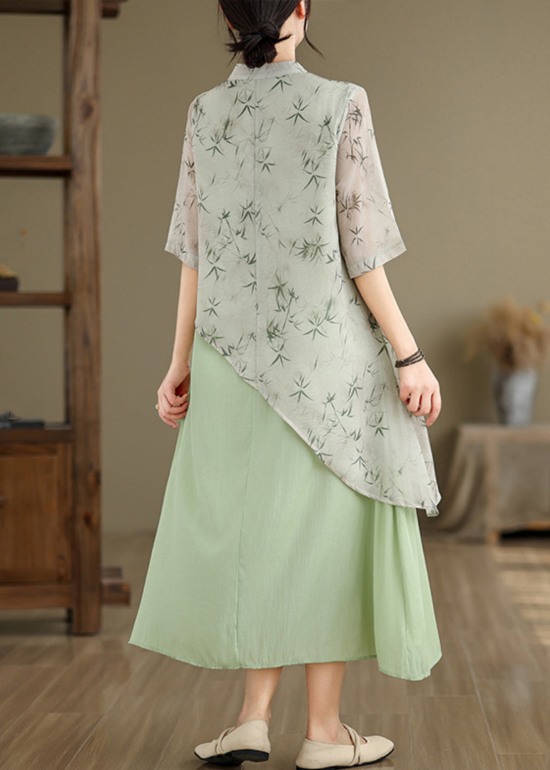 Classic Vintage Dress with a Flattering Fit
