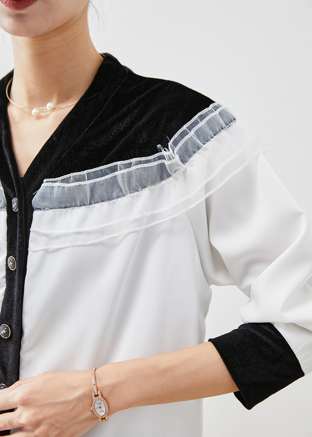 Effortlessly Elegant Shirt with a Timeless Design