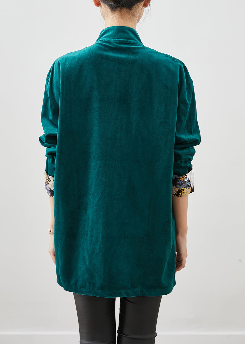 Effortlessly Elegant Jacket with a Timeless Design