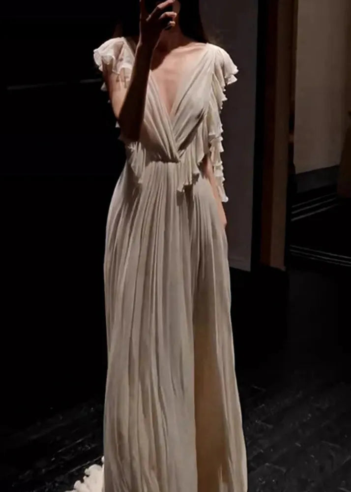 Beautifully Finished Dress in a Timeless Design