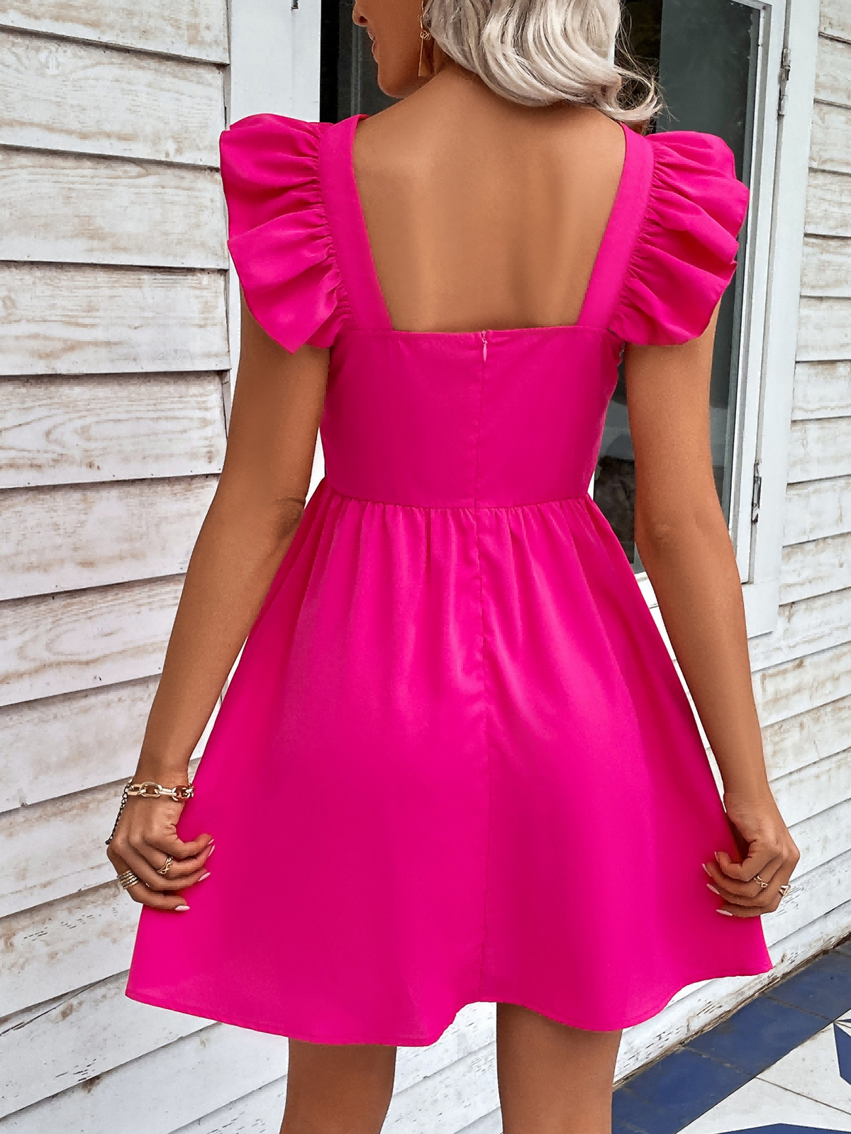 Beautifully Finished Dress in a Timeless Design