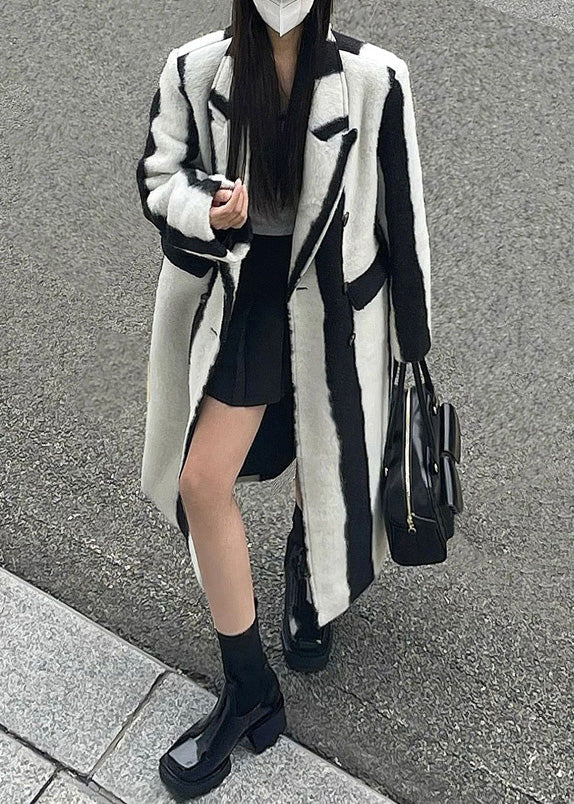 Elegantly Styled Coat for Everyday Wear