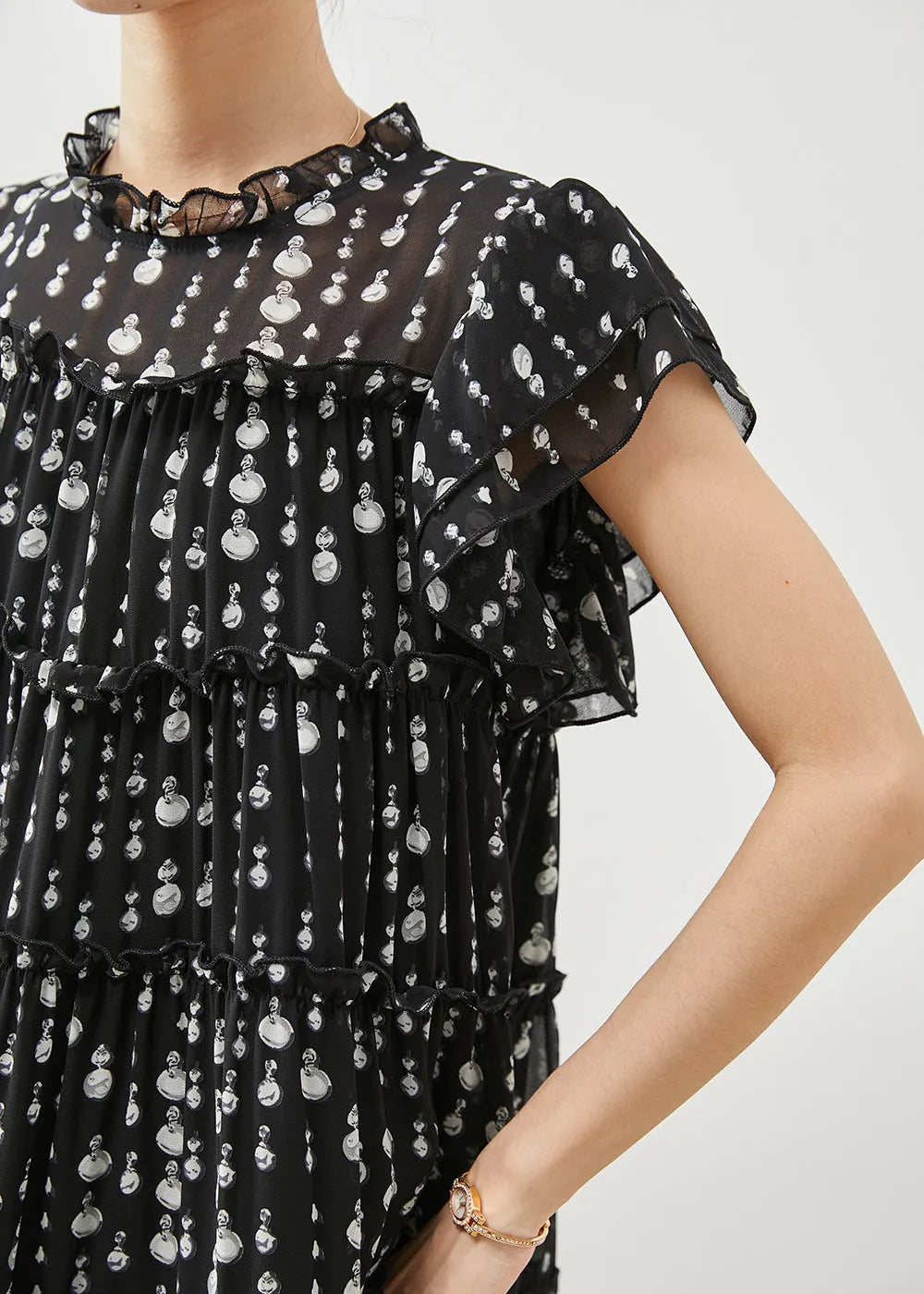 Effortlessly Elegant Dress with a Timeless Design
