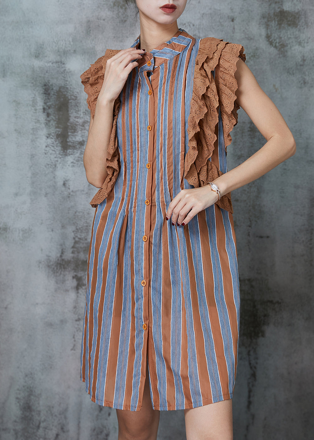 Beautifully Finished Dress in a Timeless Design