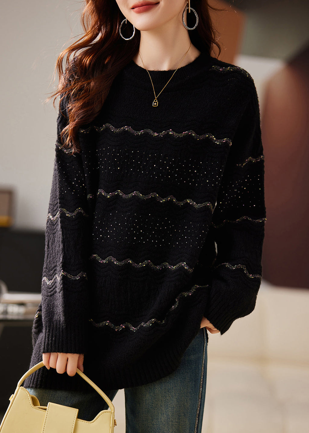 Well Tailored Sweater with a Graceful Silhouette