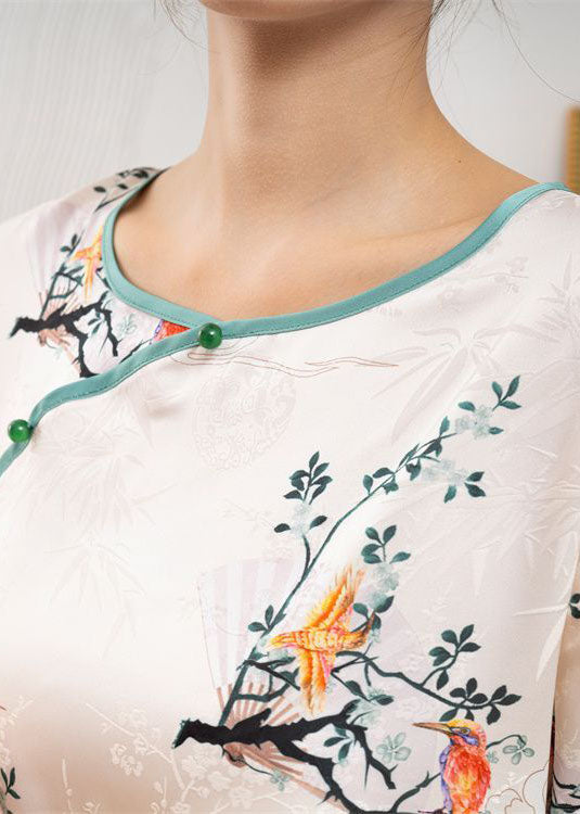 Effortlessly Elegant Garment with a Timeless Design
