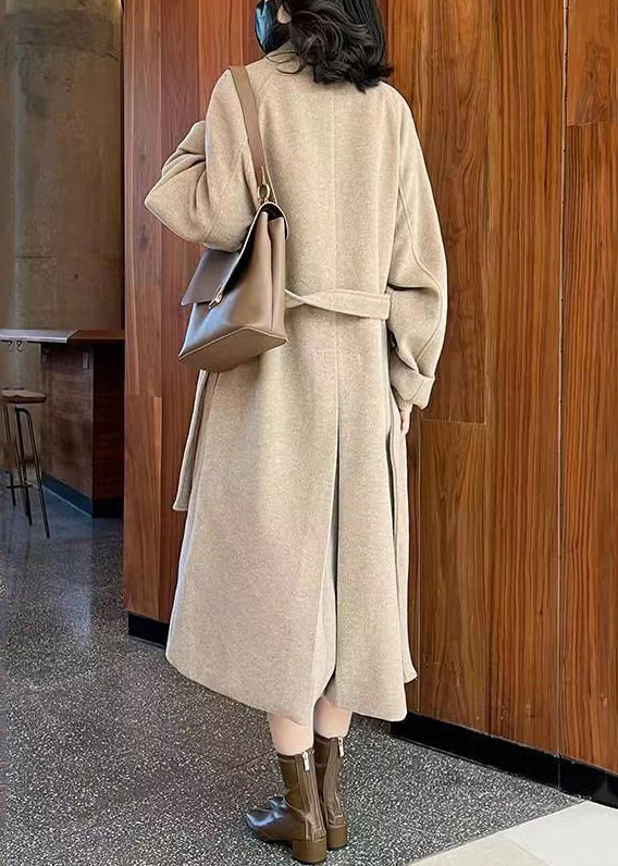 Well Tailored Coat with a Graceful Silhouette