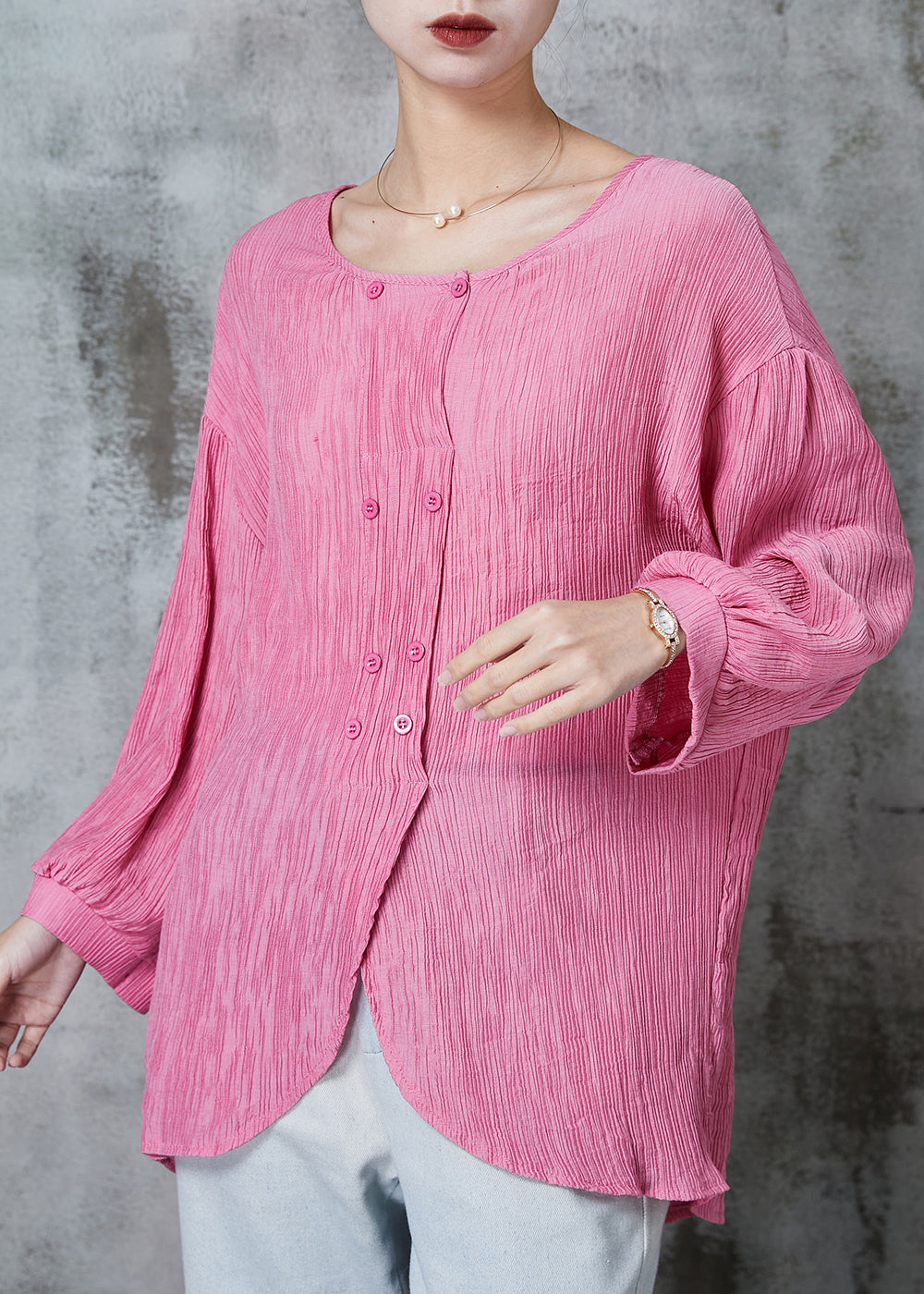 Well Tailored Top with a Graceful Silhouette