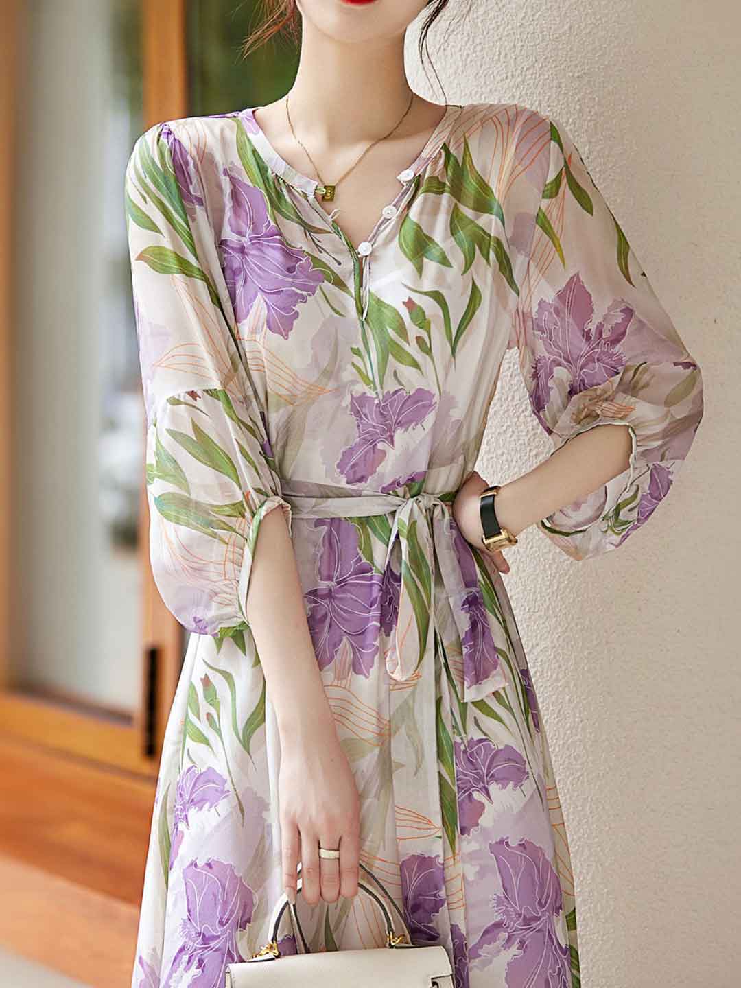 Classic Vintage Dress with a Flattering Fit